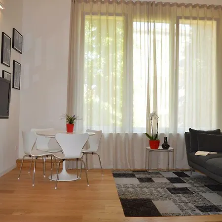 Apartment Bright And Silent Near Two Towers *